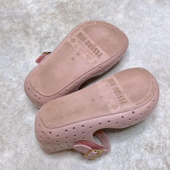 Mini Melissa pineapple 🍍 shoes in size 7 - Picture 3 of 3